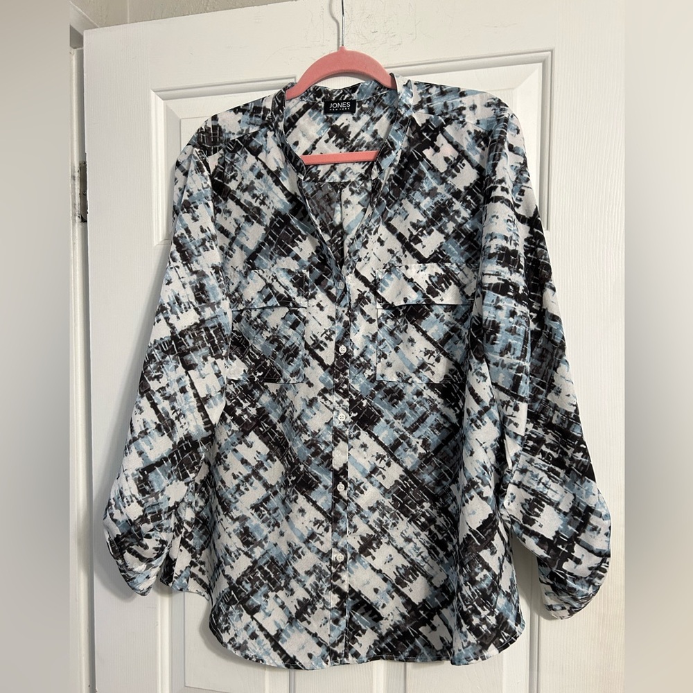 Jones New York Women's Blue and Black Checkered Button Down Shirt